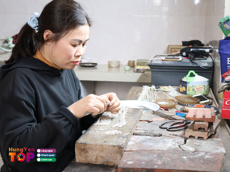 Lang-nghe-cham-bac-hue-lai-hungyentoplist