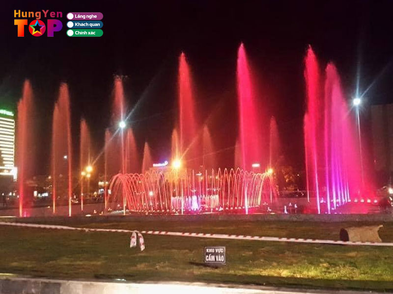 Dai-phun-nuoc-va-anh-sang-ve-dem-hungyentoplist