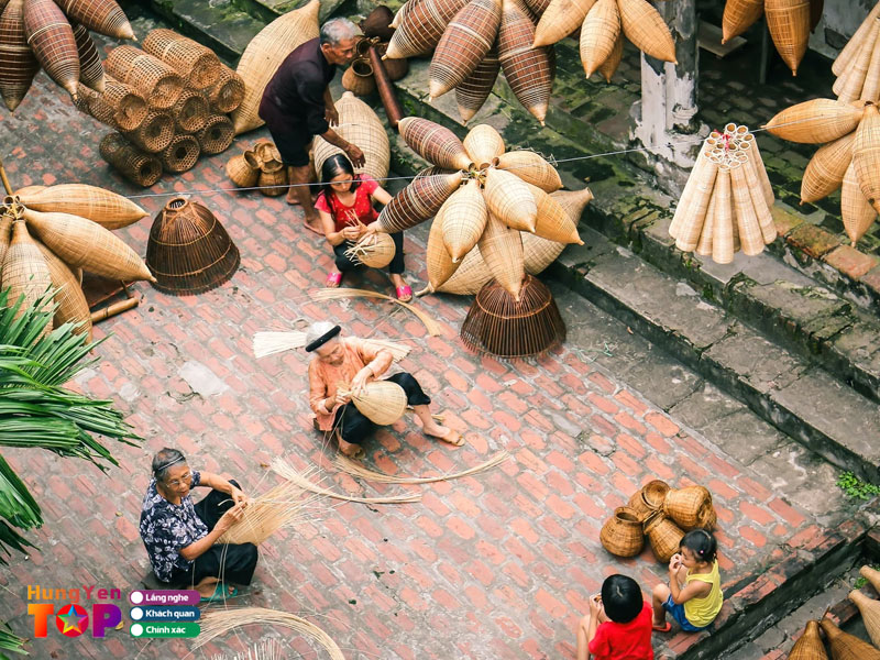 Lang-tat-vien-nghe-dan-do-ben-dong-song-hungyentoplist