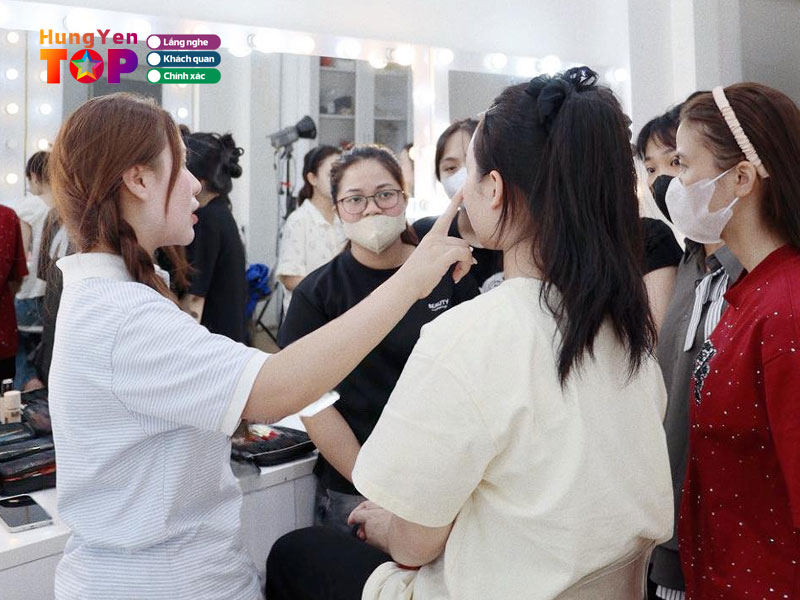 Ngoc-makeup-hungyentoplist